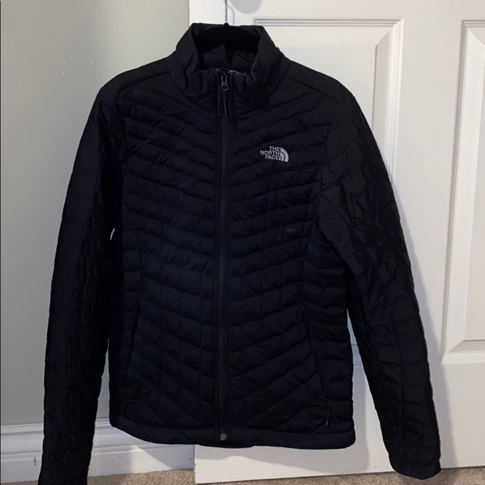 Black north face puffer. (Women’s thermoball Eco)